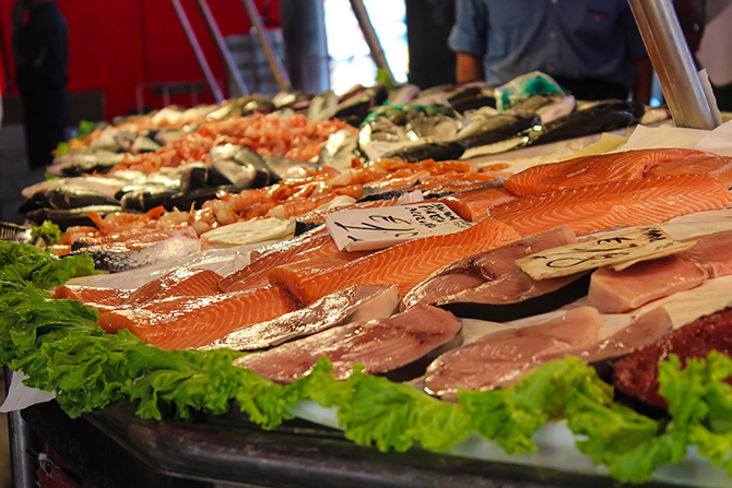 paleo-vegan-pegan-diet-fish-market