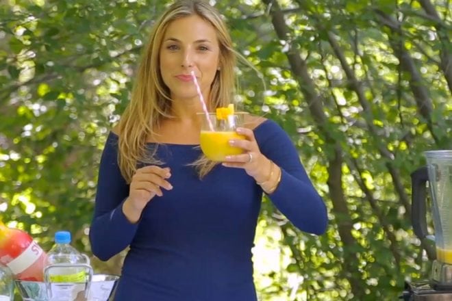 This frozen pineapple mango daiquiri is a surefire way to get you in the summer mood. Watch as I show you how quick and easy it is to make.
