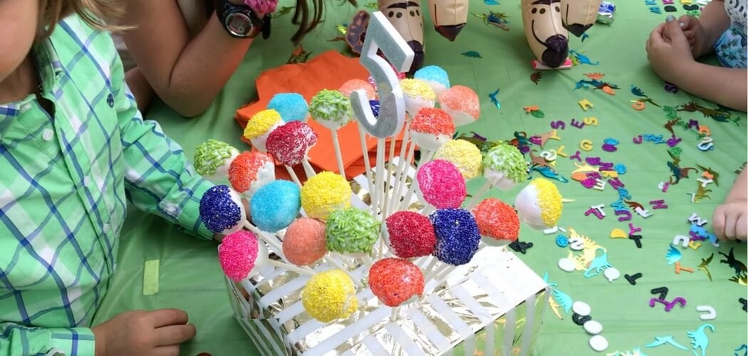 If you crunched for time, but still want to surprise your little kiddo with a special sweet treat, check out these easy-to-make cake pops!
