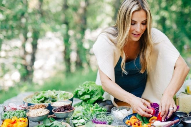 These days, we need to consult books, website, doctors, and nutritionists to answer one simple question: What should I eat? Read on for the diet debate.