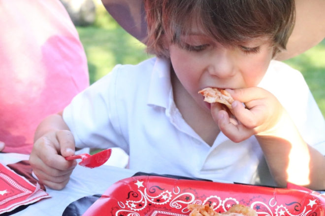 Since sleepovers are often filled with more munchies than zzz’s, here are my go-to slumber party snacks for when my kids ask to have a few friends over!
