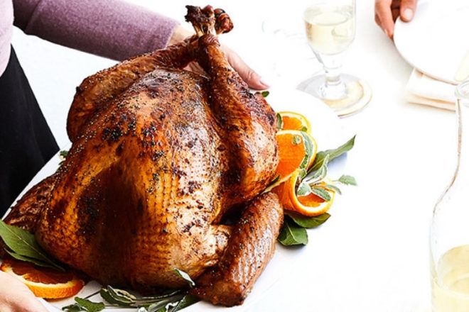 By planning ahead, it’s possible to pull off a successful and stress-free Thanksgiving meal and enjoy the process! Check out this Thanksgiving checklist!