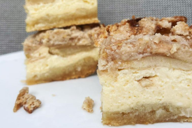apple crumble cheesecake bar